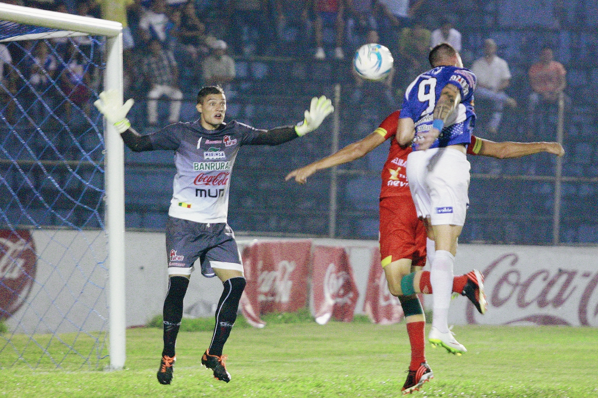 Los venados le ganaron con dificultad a los toros de Malacatán. Con el triunfo pasan a semifinales y se medirán ante Municipal. (Foto Prensa Libre: Jesús Cuque)