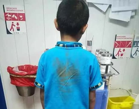 El niño que supestamente fue agredido por el profesor cursa cuarto primaria en la escuela de la aldea Tampo, Tactic, Alta Verapaz. (Foto Prensa Libre: Eduardo Sam)