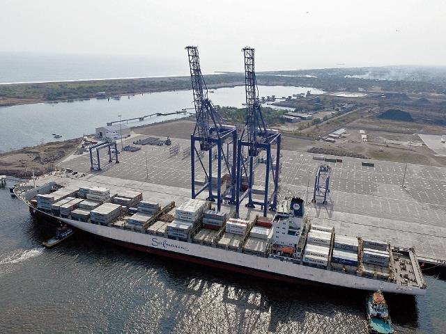 SAT perdería la administración de puertos como la Terminal de Contenedores Quetzal. (Foto Prensa Libre: Álvaro Interiano)