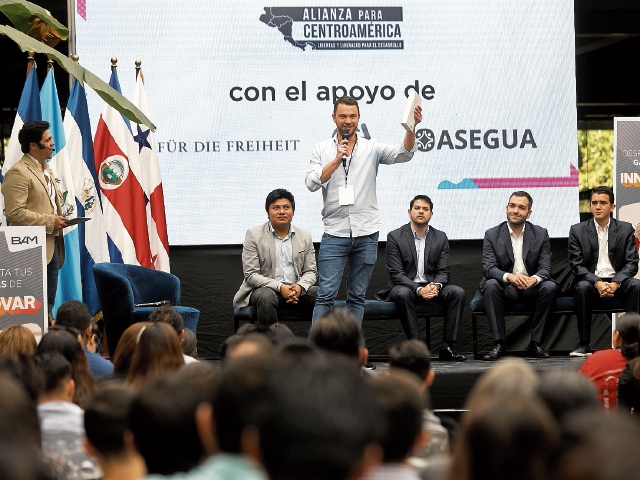 La tercera edición del Innovate Entrepreneurship Summit, evento destinado para la región centroamericana, se efectuó ayer en Guatemala. (Foto Prensa Libre: Óscar Rivas)