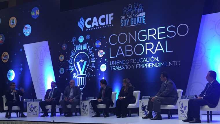 Las iniciativas empresariales para capacitar a su personal y mejorar las competencias para el trabajo, fueron expuestas durante el V Congreso Laboral organizado por el Cacif. (Foto, Prensa Libre: Cacif)