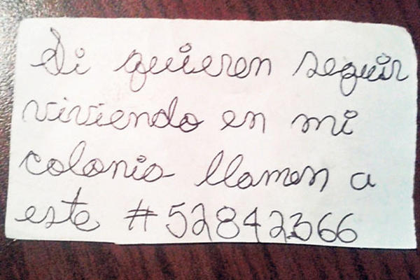 Una familia de la colonia Villalobos 1, zona 12, del sector conocido como La Isla, dejó su vivienda en el 2012, luego de recibir mensajes en los cuales les exigían dinero  y los amenazaban de muerte.