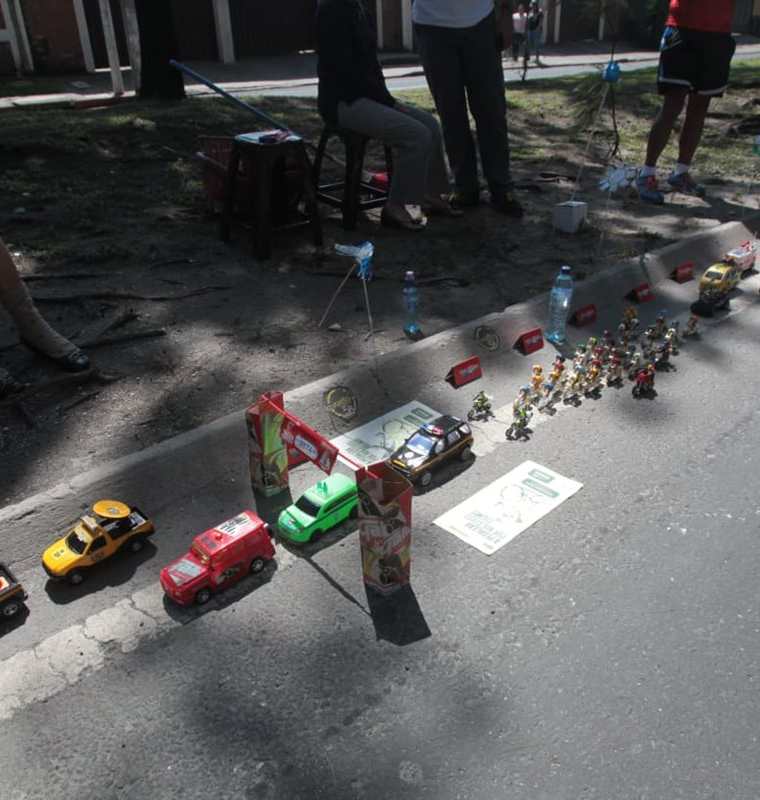 Vista de toda la caravana miniatura de don Mario Roberto Pineda Spillari. (Foto Prensa Libre: Norvin Mendoza)