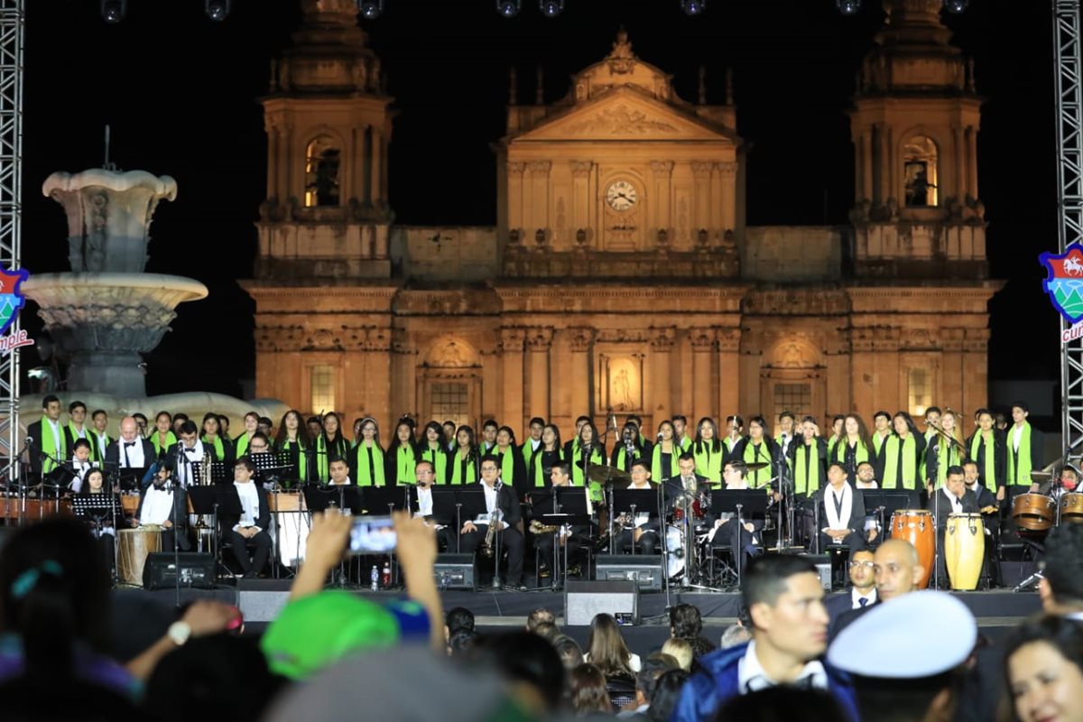 Se calcula que a la séptima edición del Festival Navideño del Paseo de la Sexta tendrá 3.5 millones de visitantes. (Foto Prensa Libre: Carlos Hernández Ovalle)