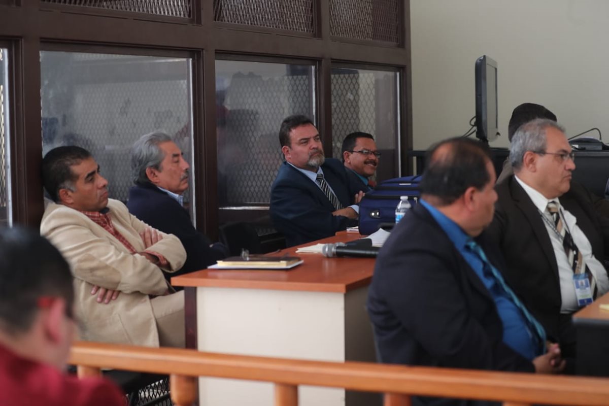 Sindicados escuchan declaración de testigo en el Tribunal de Mayor Riesgo A. (Foto Prensa Libre: Erick Avila).