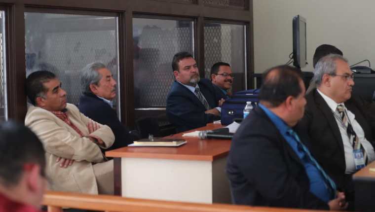 Sindicados escuchan declaración de testigo en el Tribunal de Mayor Riesgo A. (Foto Prensa Libre: Erick Avila).
