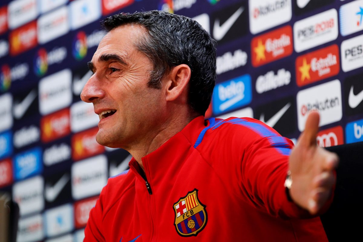 El técnico del Barcelona asegura que en el plantel se cuida de todos los futbolistas. (Foto Prensa Libre: EFE)