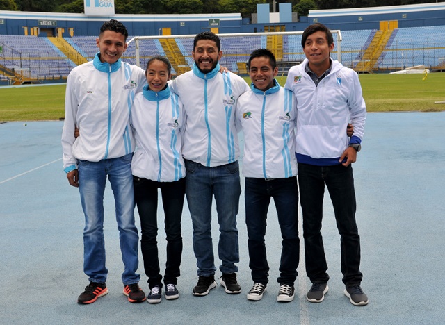 Daniel Quiyuch, Maritza Poncio, Mario Bran, José Raymundo y Carlos Trujillo participarán en el Nacional. (Foto Prensa Libre: Gloria Cabrera).