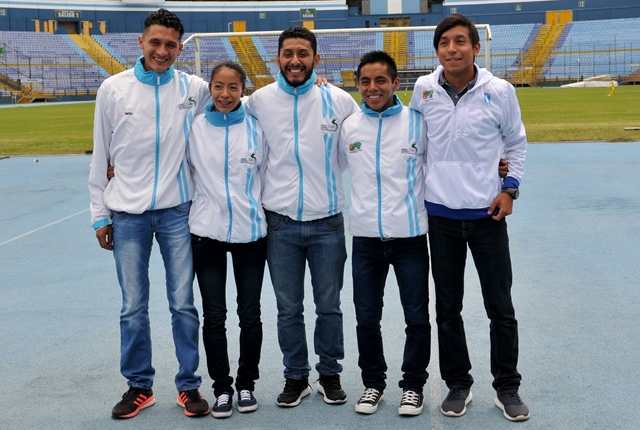 Daniel Quiyuch, Maritza Poncio, Mario Bran, José Raymundo y Carlos Trujillo participarán en el Nacional. (Foto Prensa Libre: Gloria Cabrera).