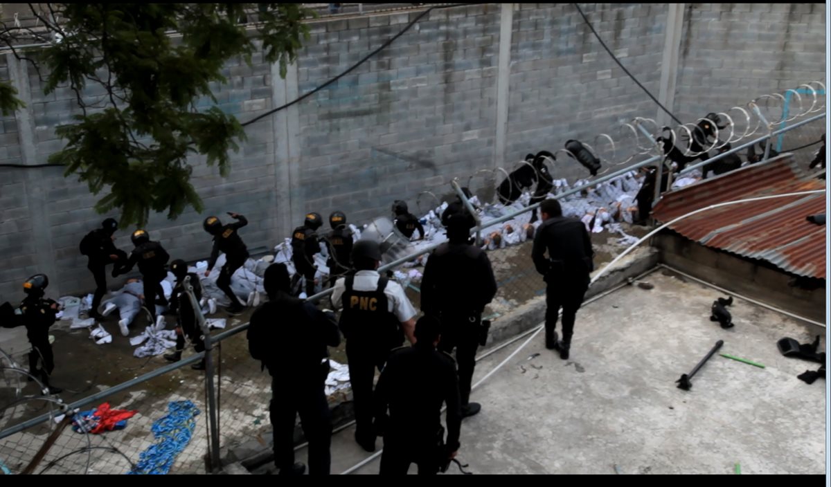 La PNC controla un motín ocurrido en el anexo al centro correccional Gaviotas, hecho que dejo dos monitores muertos. (Foto Prensa Libre: Hemeroteca PL)