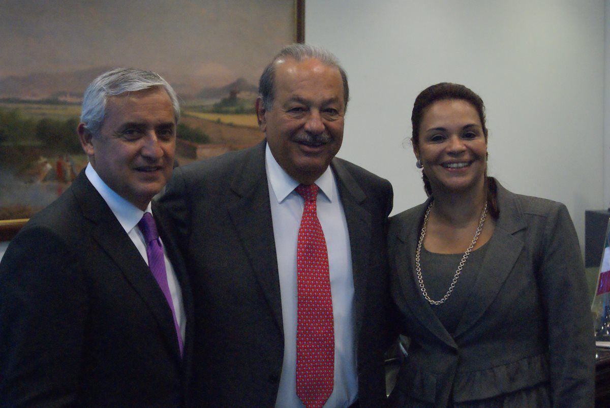 Otto Pérez, Roxana Baldetti y Carlos Slim se reunieron en agosto de 2011 en México con lo que Ligorría logró el objetivo de demostrar que Telgua tenía fuerza política frente a Tigo. (Foto Prensa Libre: Hemeroteca PL)