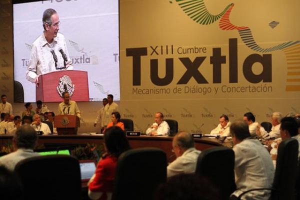 Presidente de la República Álvaro Colom, durante su intervención en la XIII Cumbre de Tuxtla, México. (Foto Prensa Libre: AGN)