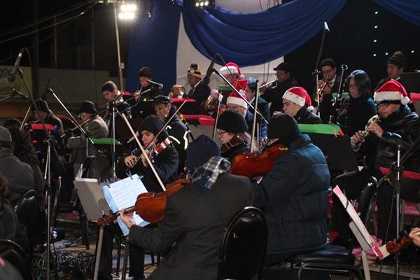 Orquesta Sinfónica Nacional ofrece concierto en San Pedro Sacatepéquez, San Marcos. (Foto Prensa Libre: Aroldo Marroquín) <br _mce_bogus="1"/>