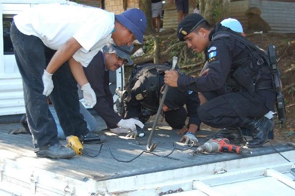 autoridades buscan    más droga en el camión decomisado en San Marcos.