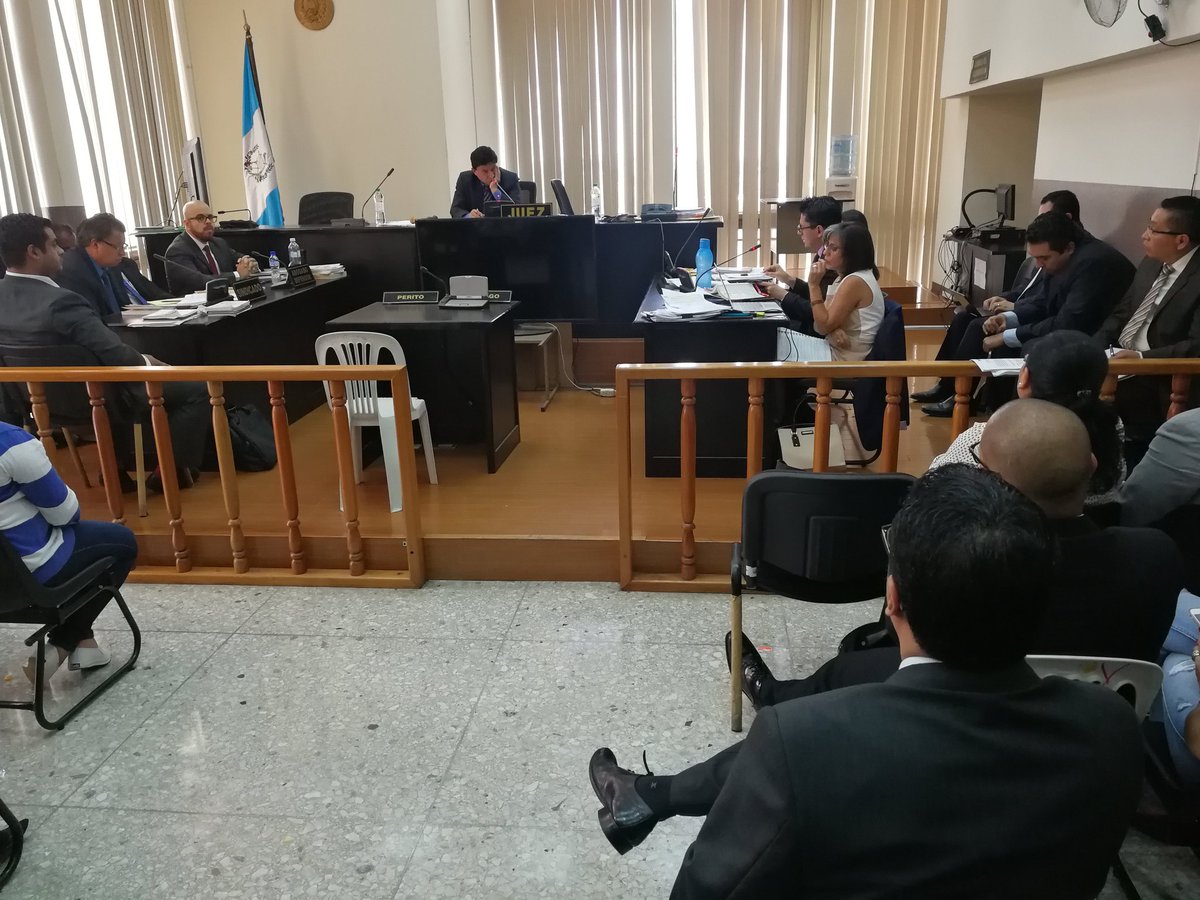 La audiencia de revisión se realizó en el Juzgado Undécimo Penal. (Foto Prensa Libre: Kenneth Monzón)