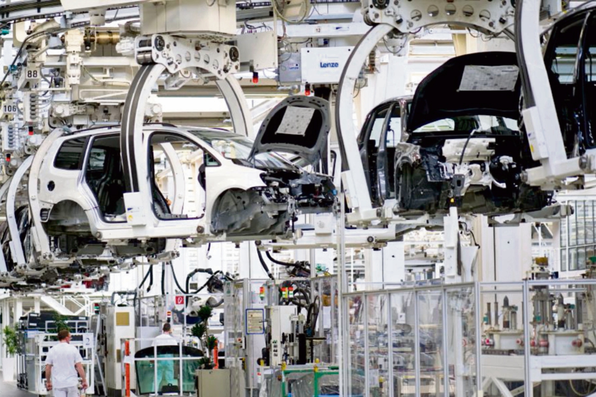 La venta de repuestos y partes para vehículos es un sector sólido dentro de la economía nacional. (FOTO PRENSA LIBRE: AFP)