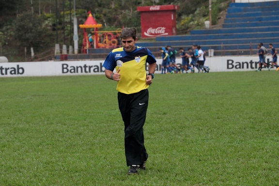 El técnico guatemalteco Fabricio Benítez sueña con darle su segunda corona a Cobán Imperial. (Foto Prensa Libre: Eduardo Sam Chun)