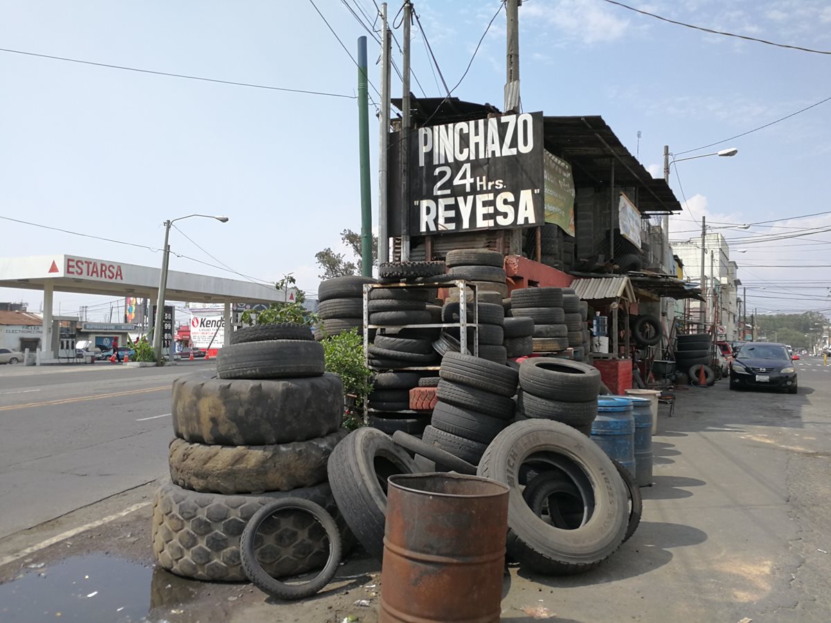 Pinchazo ubicado en la avenida Petapa 5-27 zona 12.(Foto Prensa Libre: José Patzán)