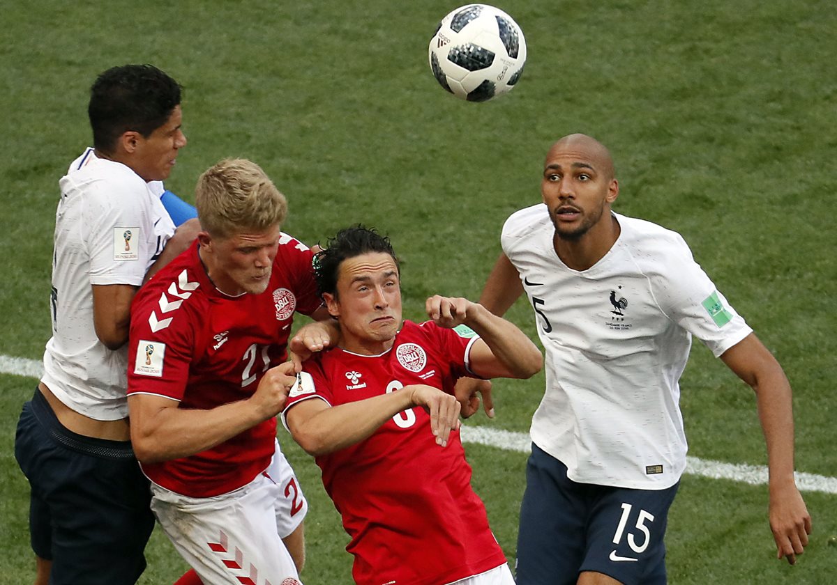 El partido entre Francia y Dinamarca no tuvo emociones. (Foto Prensa Libre: EFE)