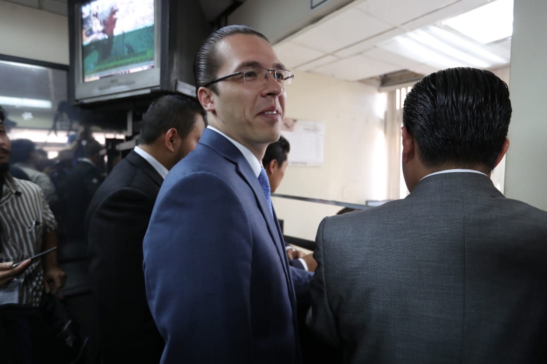 Felipe Alejos, vicepresidente del Congreso señalado por el caso Traficantes de Influencias, presentó denuncias en Gestión Penal de Tribunales contra investigadores del MP. (Foto Prensa Libre: Estuardo Paredes)