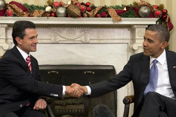 El presidente de México, Enrique Peña Nieto, y el de EEUU, Barack Obama, hablaron por teléfono y acordaron trabajar conjuntamente en las nuevas medidas migratorias. (Foto Prensa Libre)