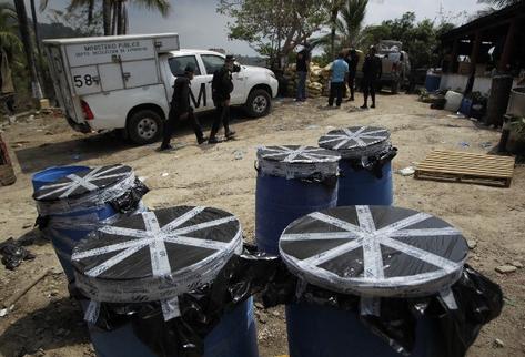 La Subdirección General de Análisis e Información Antinarcótica  (SGAIA)  presume que  en este  laboratorio   se elaboraba droga sintética (Foto Prensa Libre: E. Bercián)