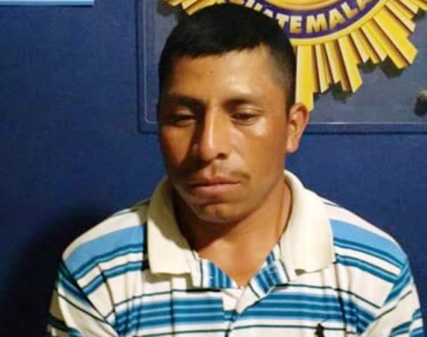 Arnoldo Paau Tec fue capturado por contrabando de cigarrillo. (Foto Prensa Libre: Rigoberto Escobar)