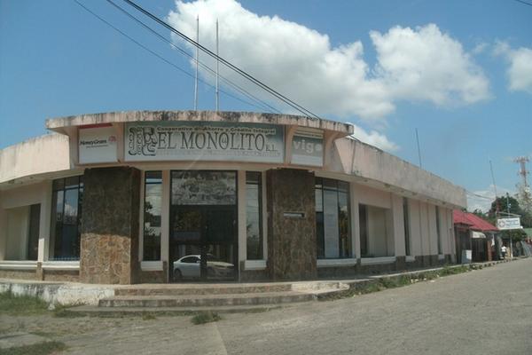 La sede de la cooperativa El Monolito, en Los Amates, luce cerrada en el 2011, luego del desfalco descubierto. (Foto Prensa Libre)<br _mce_bogus="1"/>