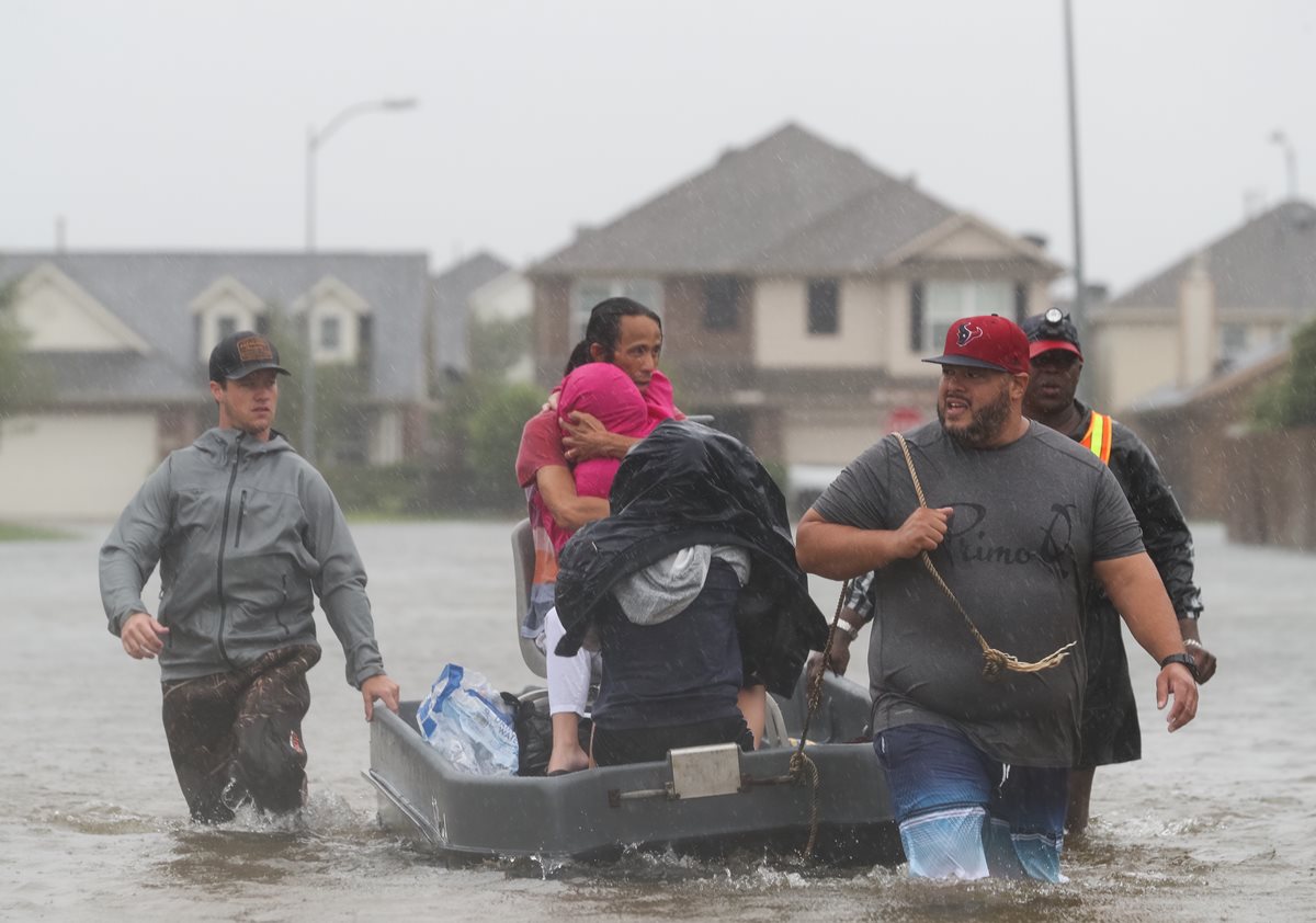Las autoridades han indicado que en las próximas horas el huracán Harvey podría dejar más de 120 centímetros cúbicos de agua.
