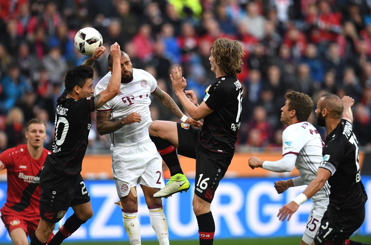 El Bayern Múnich cede terreno en la bundesliga al empatar sin goles contra el Bayer Leverkusen. (Foto Prensa Libre: AFP)