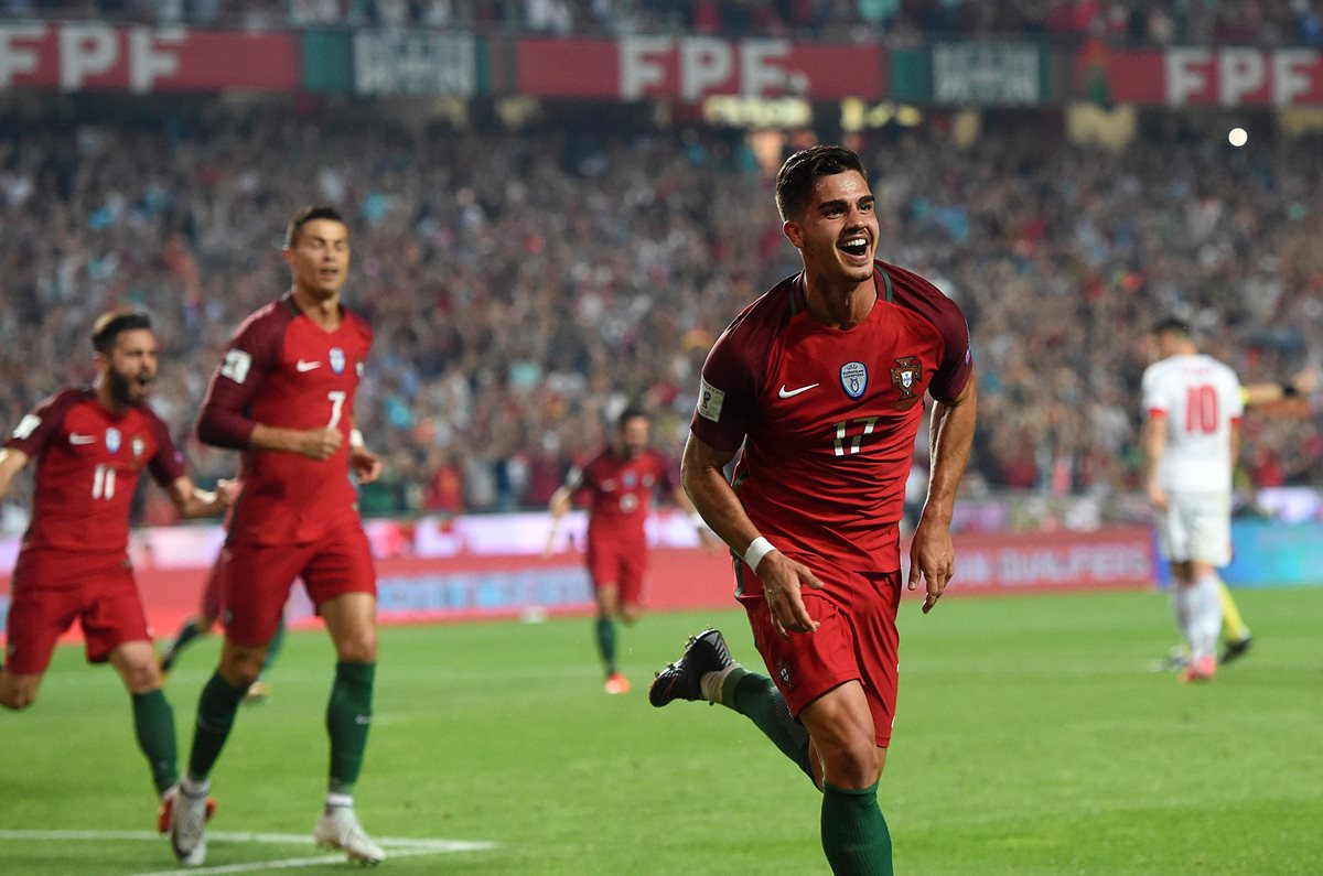 Andre Silva festeja tras marcar para Portugal contra Suiza. (Foto Prensa Libre: AFP).