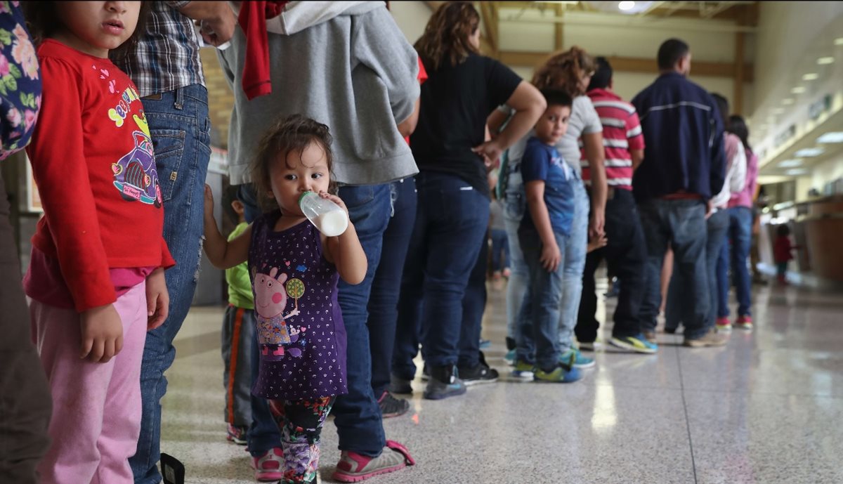 Una cuarta parte de inmigrantes retenidos fueron liberados por orden de un juez.(Foto Prensa Libre: AFP)