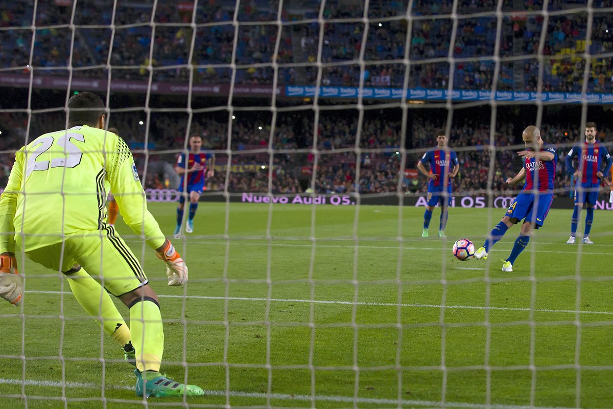 Javier Mascherano anotó su primer gol desde el punto penalti. (Foto Prensa Libre: EFE)