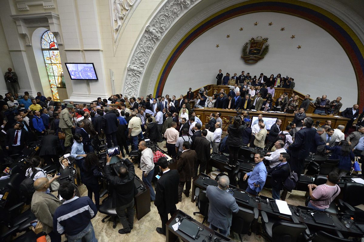 Sesión en Parlamento venezolano fue tensa. (Foto Prensa Libre: AFP)