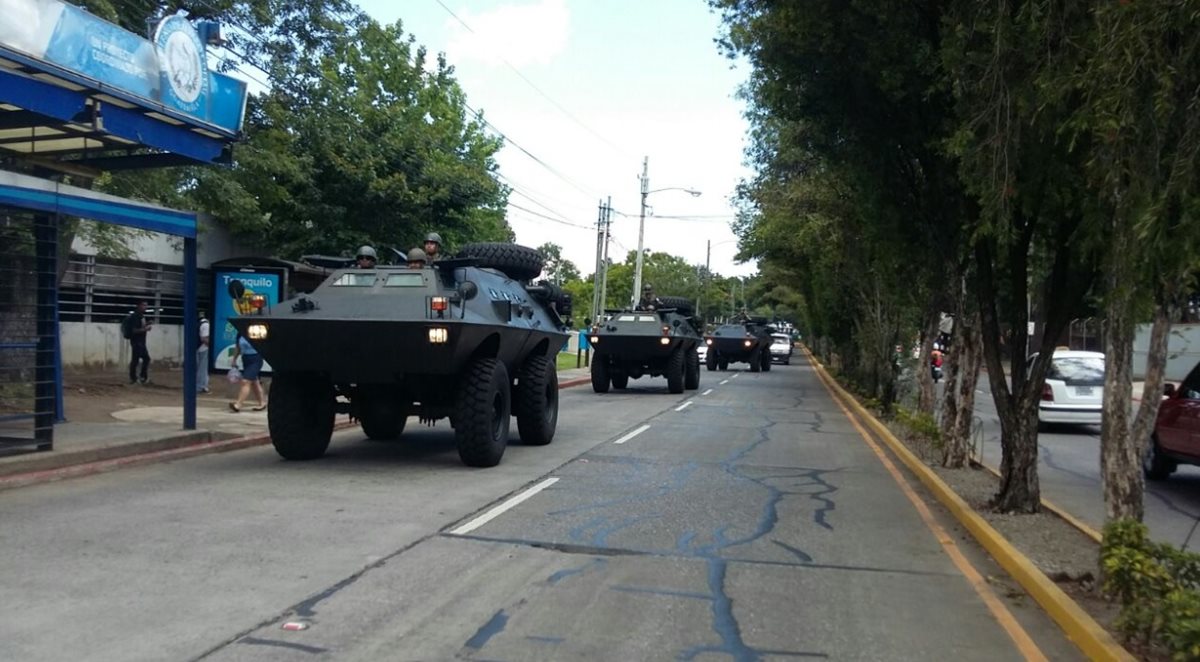 Los vehículos militares blindados, tipo armadillos, serán utilizados para seguridad ciudadana. (Foto Prensa Libre: Ejército de Guatemala)