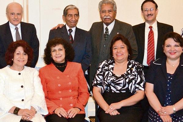 Directivos del Benemérito Comité Pro Ciegos y Sordos de Guatemala  para el período 2014-2016. (Foto Prensa Libre: Archivo)