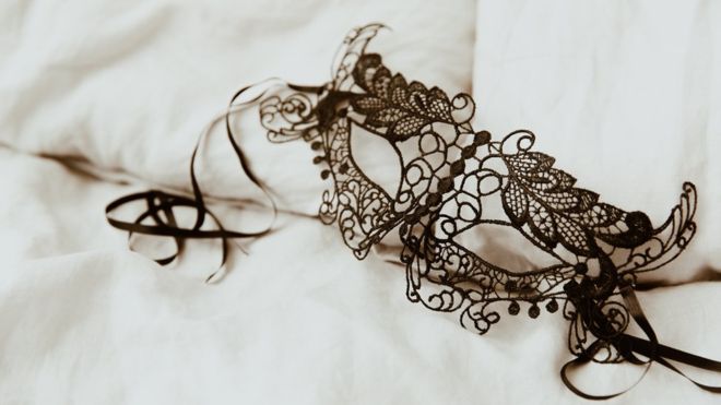 Los juguetes sexuales incluyen las máscaras. (Foto Prensa Libre:GETTY IMAGES)