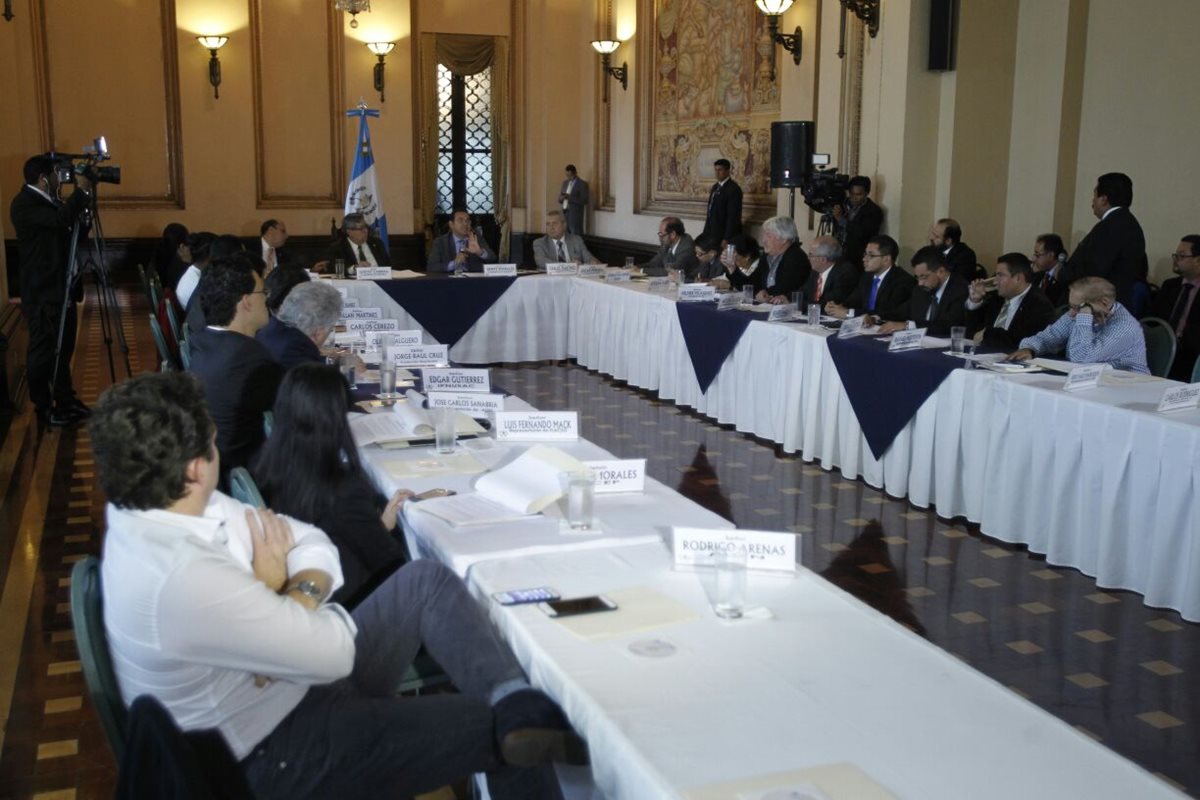 Mesa Técnica busca consensos para crear un proyecto de ley que modifique la Ley Electoral y de Partidos Políticos. (Foto Prensa Libre: Paulo Raquec)