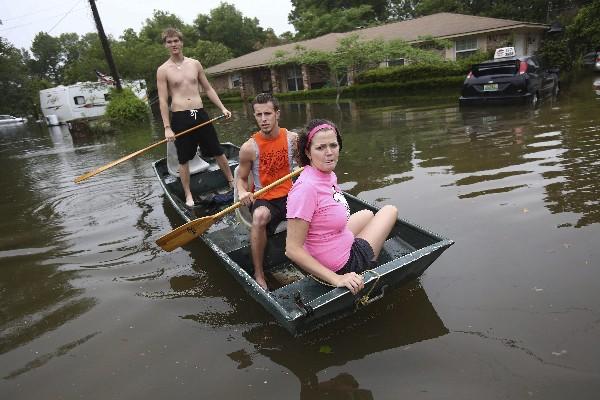 Miles de personas son afectadas por las inundaciones en Florida, EE. UU. (Foto Prensa Libre: EFE).
