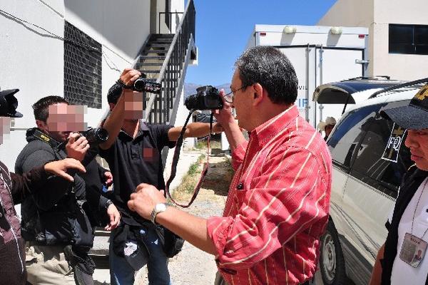 Incidente entre fotógrafos y el director del Inacif en Huehuetenango..