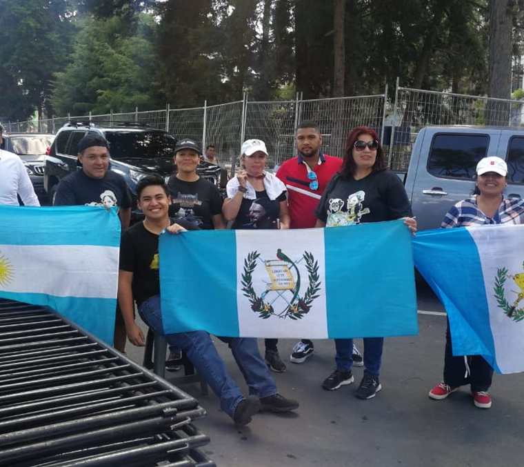 Admiradores de Ricardo Arjona de diferentes países han viajado a Guatemala para asistir al concierto de cierre de la gira Circo Soledad. (Foto Prensa Libre: Érick Ávila)
