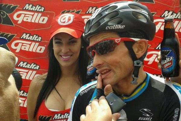 El español Óscar Sevilla de EEGSA EU, ganó la quinta etapa en Quetzaltenango. (Foto Prensa Libre: Jesús Cuque)