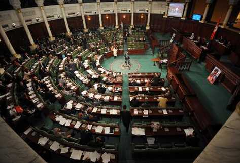 La Asamblea Constituyente de Túnez durante la aprobación de la nueva Constitución de ese país. (Foto Prensa Libre:AFP)