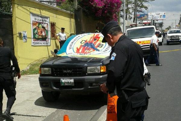Director de Fraijanes II fue asesinado en kilómetro 17 de la ruta a El Salvador. (Foto Prensa Libre: Julio Lara)