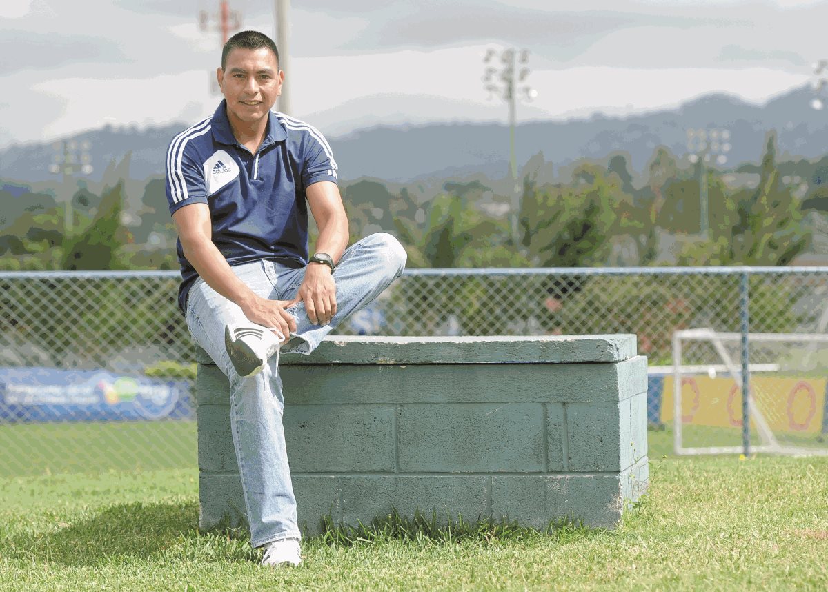 El árbitro guatemalteco Wálter López dirigirá la final de la Copa Oro 2017. (Foto Prensa Libre: Hemeroteca PL)