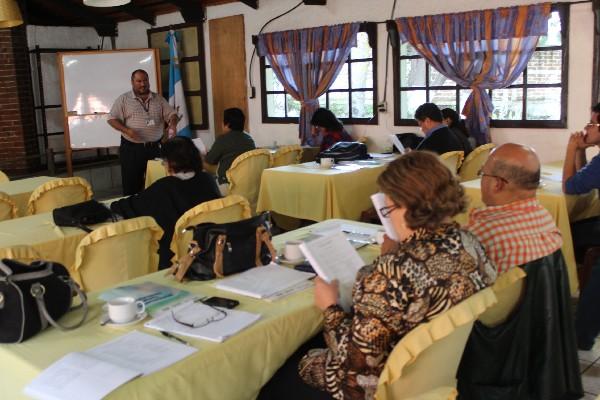 Personal de Salud de      Escuintla, Sacatepéquez   y Chimaltenango recibe capacitación sobre el Código Rojo, en Tecpán Guatemala.