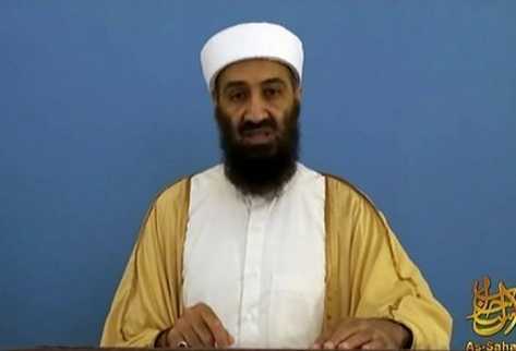 Osama bin Laden, en el vídeo colgado en Internet por Al Qaeda. (Foto Prensa Libre: AFP)