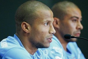 El jugador de la selección nacional de fútbol de Uruguay Carlos Sánchez habla durante una conferencia de prensa hoy, miércoles 10 de junio de 2015, en el Hotel Casino Enjoy de Antofagasta, Chile. (Foto Prensa Libre: EFE)