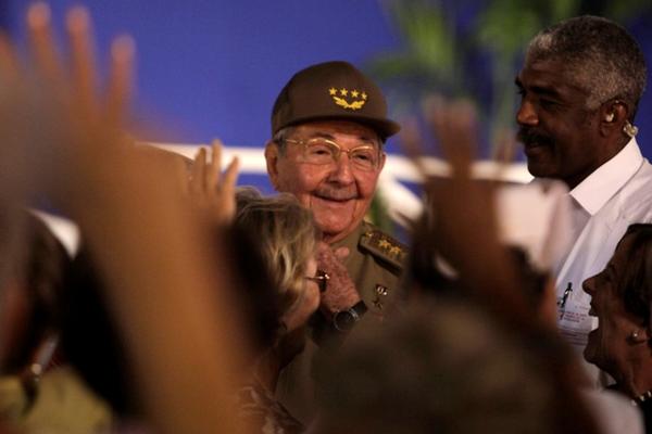 Raúl Castro durante la celebración del 55 aniversario de la revolución cubana. (Foto Prensa Libre: AP)