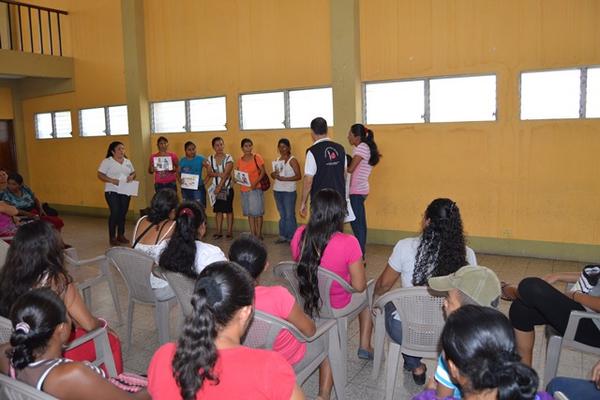 Madres de diversos municipios de Zacapa participan en capacitación nutricional. (Foto Prensa Libre, Víctor Gómez)<br _mce_bogus="1"/>